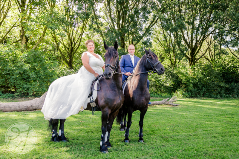 trouwen-te-paard-in-het-brediuspark-Landgoed-Bredius-in-woerden-petra-de-jong-fotografie-boskoop